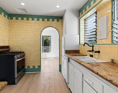 900 S Wooster Street - Photo Thumbnail 9