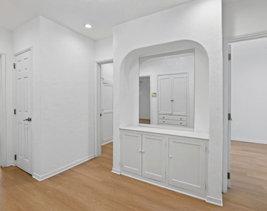 900 S Wooster Street - Photo Thumbnail 8