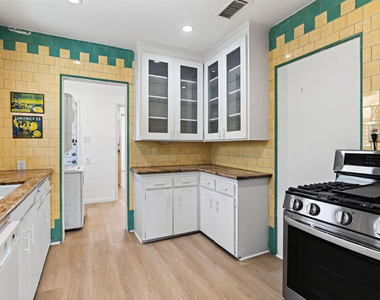 900 S Wooster Street - Photo Thumbnail 13