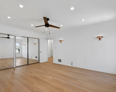 900 S Wooster Street - Photo Thumbnail 25