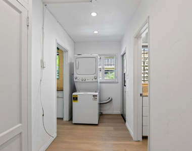 900 S Wooster Street - Photo Thumbnail 17
