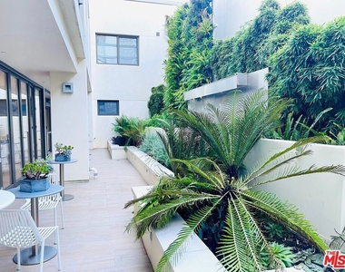 1122 Gayley Avenue - Photo Thumbnail 26
