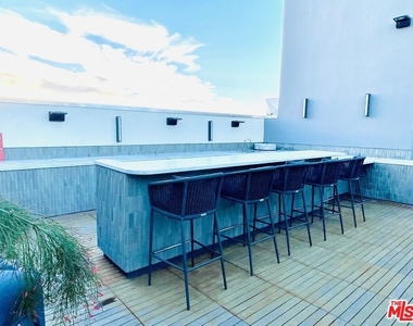 1122 Gayley Avenue - Photo Thumbnail 16