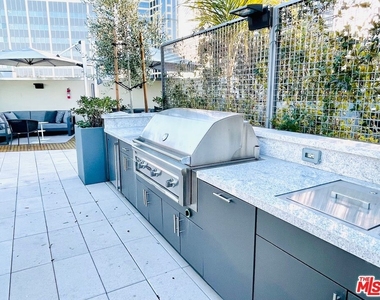 1122 Gayley Avenue - Photo Thumbnail 13