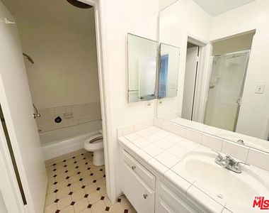 1541 N Laurel Avenue - Photo Thumbnail 17