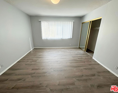 1541 N Laurel Avenue - Photo Thumbnail 10
