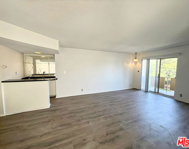 1541 N Laurel Avenue - Photo Thumbnail 15