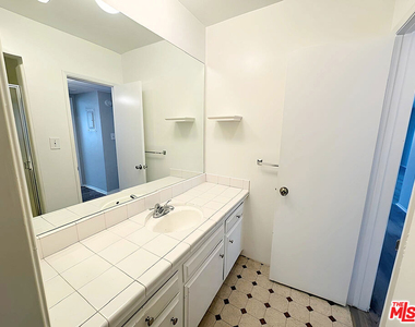 1541 N Laurel Avenue - Photo Thumbnail 18