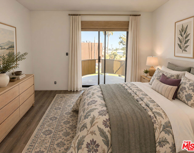 1541 N Laurel Avenue - Photo Thumbnail 7