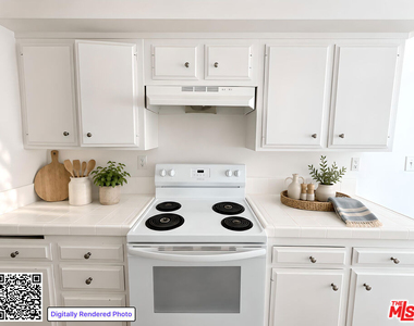 1541 N Laurel Avenue - Photo Thumbnail 5