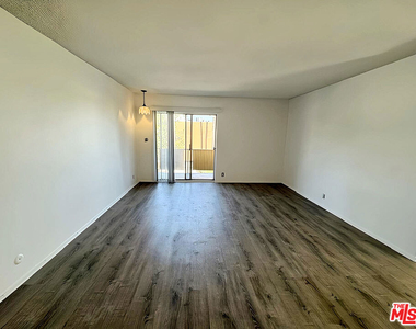 1541 N Laurel Avenue - Photo Thumbnail 12