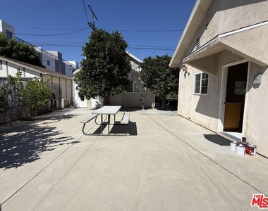 14213 Califa Street - Photo Thumbnail 17