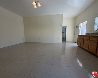 14213 Califa Street - Photo Thumbnail 1