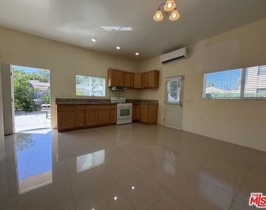 14213 Califa Street - Photo Thumbnail 6