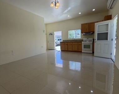 14213 Califa Street - Photo Thumbnail 4