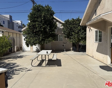 14213 Califa Street - Photo Thumbnail 23
