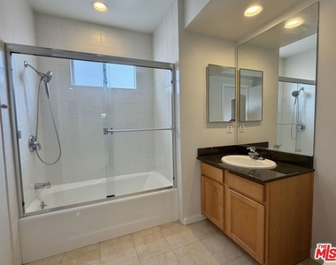 1222 S Westgate Avenue - Photo Thumbnail 18