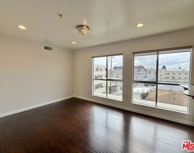 1222 S Westgate Avenue - Photo Thumbnail 7