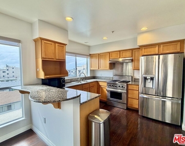 1222 S Westgate Avenue - Photo Thumbnail 9