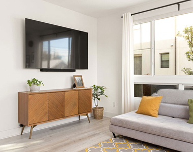 2931 Exposition Place - Photo Thumbnail 12