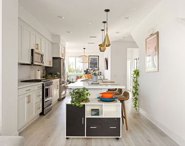 2931 Exposition Place - Photo Thumbnail 6