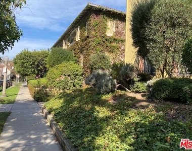 444 N Sycamore Avenue - Photo Thumbnail 20