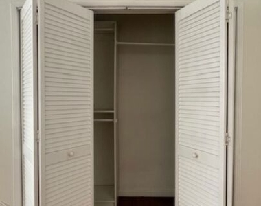 444 N Sycamore Avenue - Photo Thumbnail 15