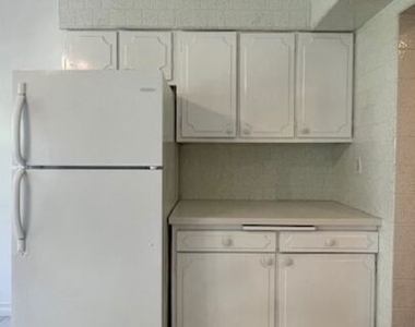 444 N Sycamore Avenue - Photo Thumbnail 11