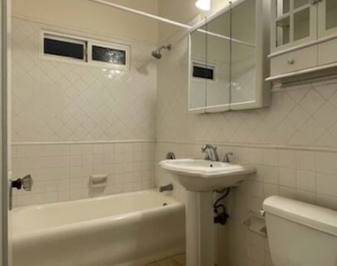 444 N Sycamore Avenue - Photo Thumbnail 13
