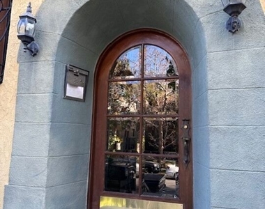 444 N Sycamore Avenue - Photo Thumbnail 1