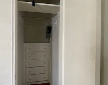444 N Sycamore Avenue - Photo Thumbnail 6