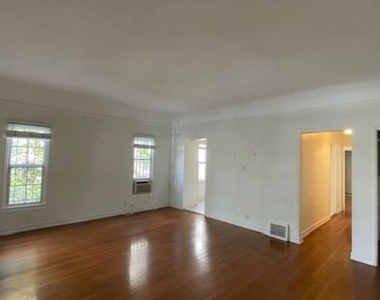 444 N Sycamore Avenue - Photo Thumbnail 5