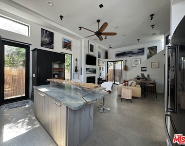 7443 Midfield Ave Avenue - Photo Thumbnail 2