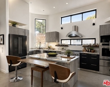 7443 Midfield Ave Avenue - Photo Thumbnail 6