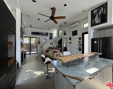 7443 Midfield Ave Avenue - Photo Thumbnail 3