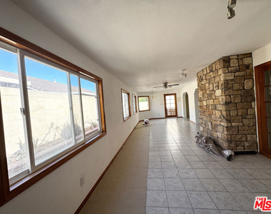 2180 Glenwood Avenue - Photo Thumbnail 3