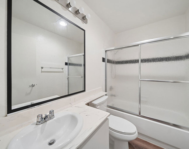 870 Crenshaw Boulevard - Photo Thumbnail 13