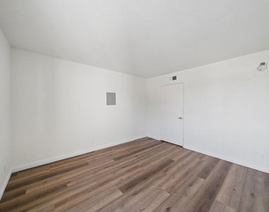 870 Crenshaw Boulevard - Photo Thumbnail 12