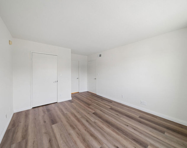 870 Crenshaw Boulevard - Photo Thumbnail 8