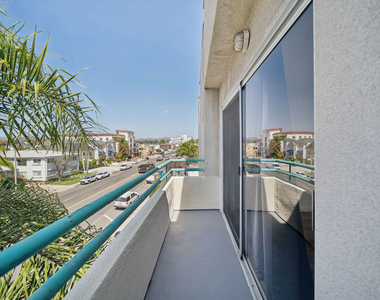 870 Crenshaw Boulevard - Photo Thumbnail 4