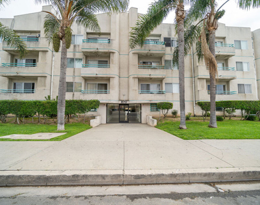 870 Crenshaw Boulevard - Photo Thumbnail 16