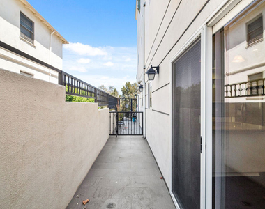 1529 S Beverly Drive - Photo Thumbnail 11