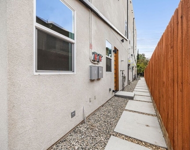 11253 Hatteras Street - Photo Thumbnail 7