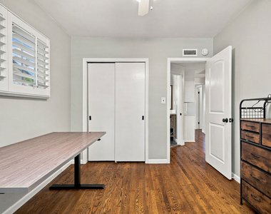 110 S Elwood Avenue - Photo Thumbnail 18