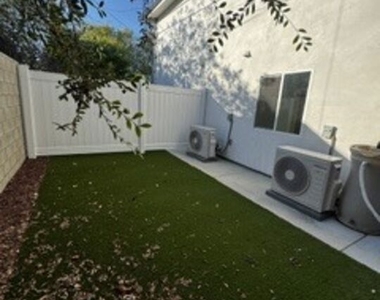 3212 1/2 Glenhurst Avenue - Photo Thumbnail 29