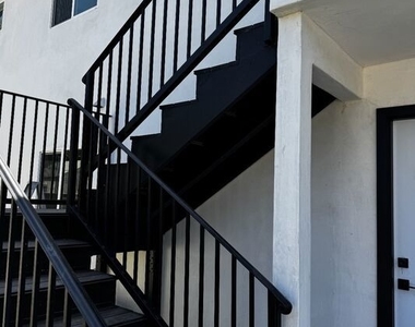 3212 1/2 Glenhurst Avenue - Photo Thumbnail 1