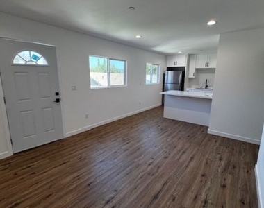 3212 1/2 Glenhurst Avenue - Photo Thumbnail 7