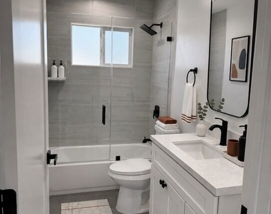 3212 1/2 Glenhurst Avenue - Photo Thumbnail 15