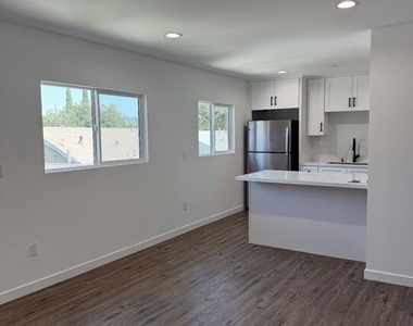 3212 1/2 Glenhurst Avenue - Photo Thumbnail 9