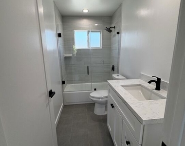 3212 1/2 Glenhurst Avenue - Photo Thumbnail 16